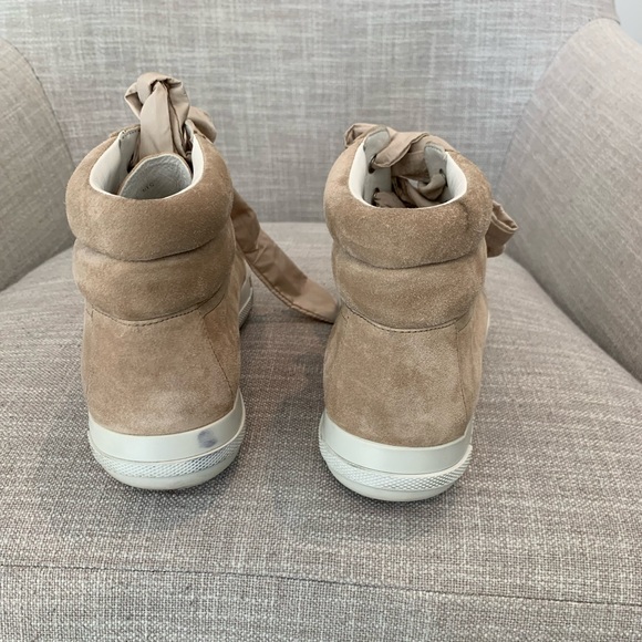 Prada women’s suede shoes with silk laces - Picture 4 of 6